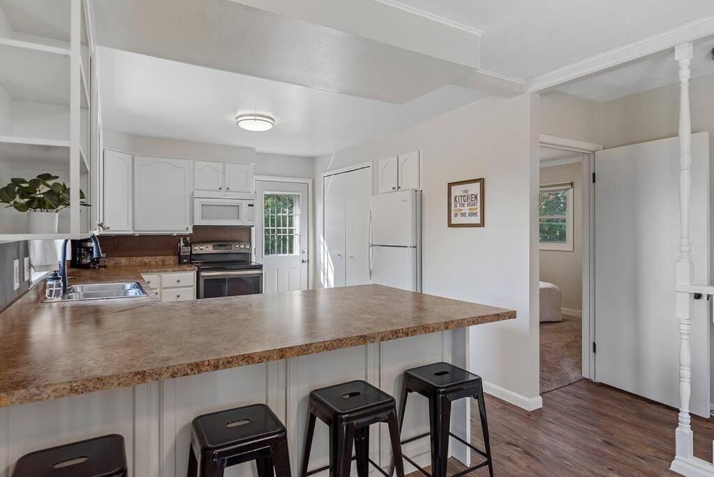 Roomy 5 Bed 3 Bath Fire Place Large Outdoor Space 拉皮德城 外观 照片