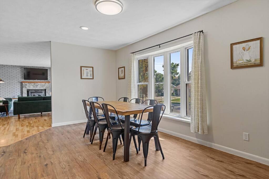 Roomy 5 Bed 3 Bath Fire Place Large Outdoor Space 拉皮德城 外观 照片